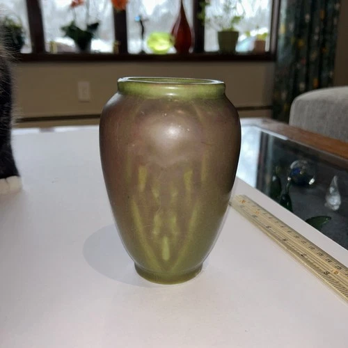 Rookwood Pottery Blended Glaze Bleeding heart Vase # 2123 5 1/2” Vase 1915