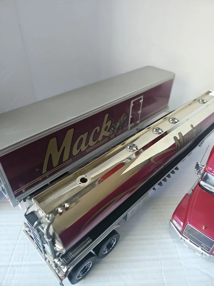 1/32 Scale 1993 Mack Elite With Tanker & Trailer Franklin. See Pictures  - Image 3 of 4
