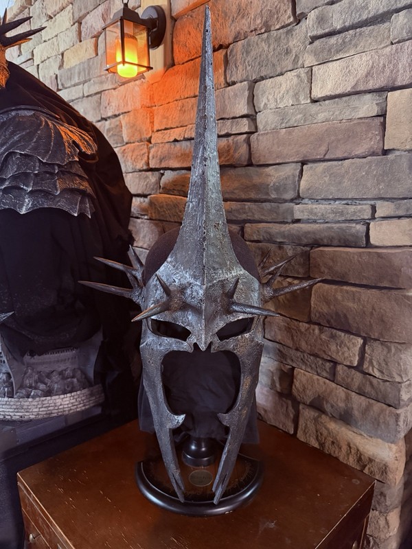 United Cutlery UC1457 LE Lord of the Rings War Helm of the Witch King