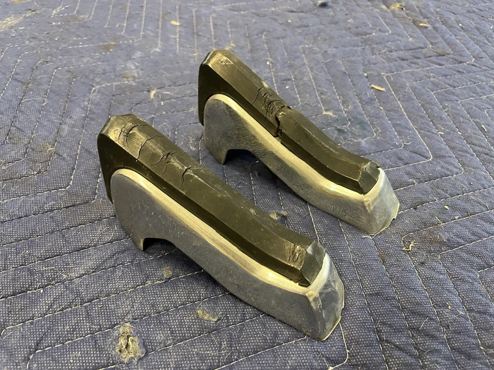 Dodge Dart 1967 1968 1969 cromo parachoques delantero protectores y cojines OEM Foto 4 de 4