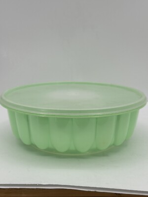 Vintage TUPPERWARE Jelly Ring Mold Bowl Mint Green With Snap On Lid