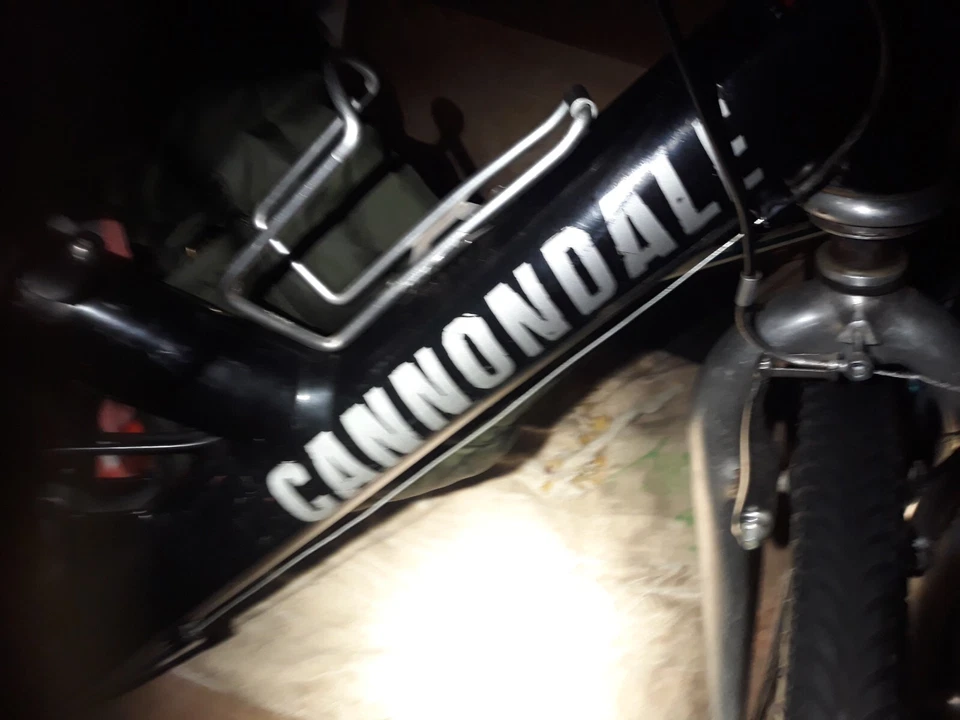 Горный велосипед ручной работы Cannondale Super V400 SL BackShock США. 1996 винтажный - Изображение 2 из 4