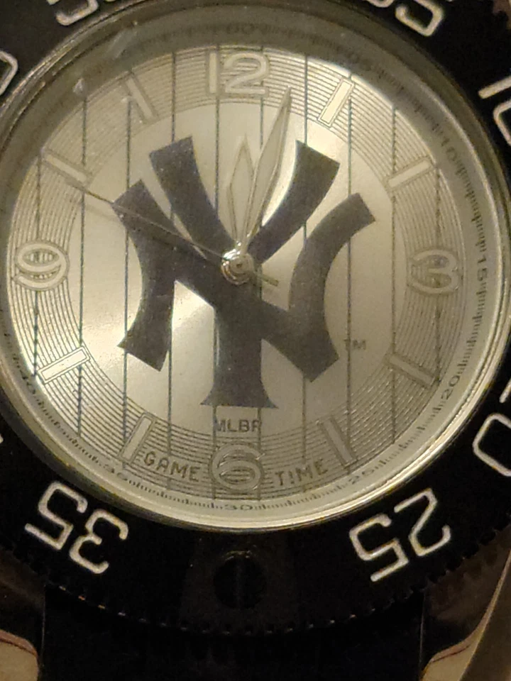 NEW YORK YANKEES HIGH QUALITY BIGFACE BEAST EDTION WATCH MAY NEED BATTERY  - Image 4 of 4