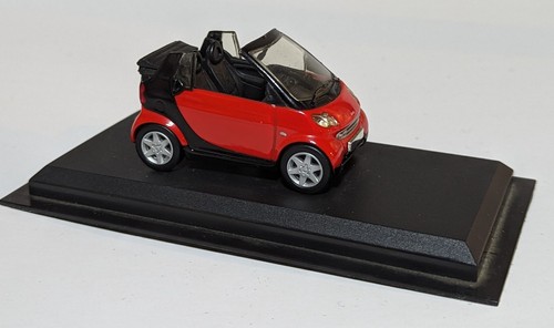 SMART CITY Cabrio Red Smart Car on base - 1:43 scale - HOBBYMUNDO - Picture 5 of 6