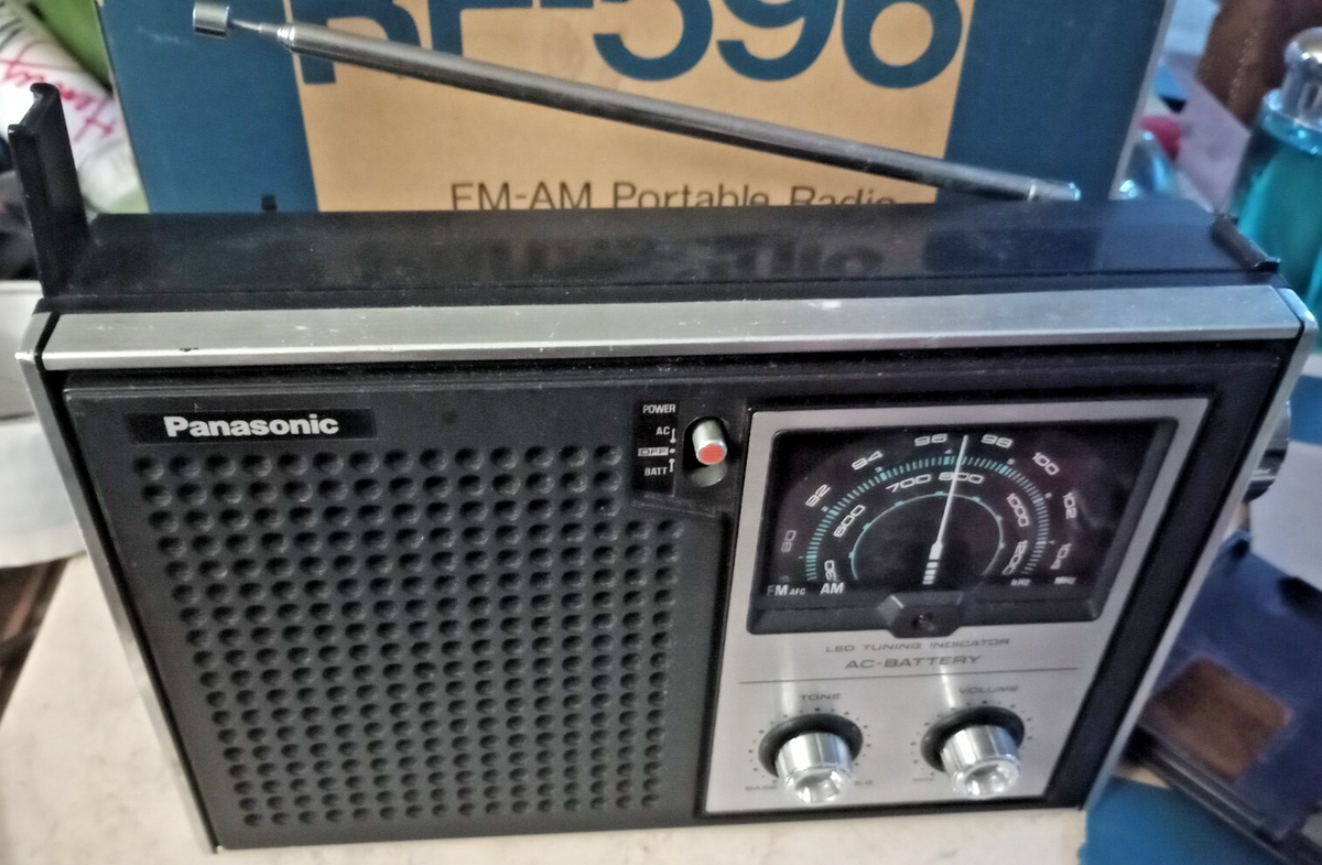 PANASONIC RF 596 AM/FM DIAL RADIO JAPAN W/BOX*GOOD ANTENNA