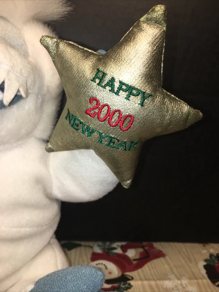 En muy buen estado-8” Stuffins ABOMINABLE MUÑECO DE NIEVE Feliz Año Nuevo 2000 Rudolph Ornamento Peluche Foto 3 de 4