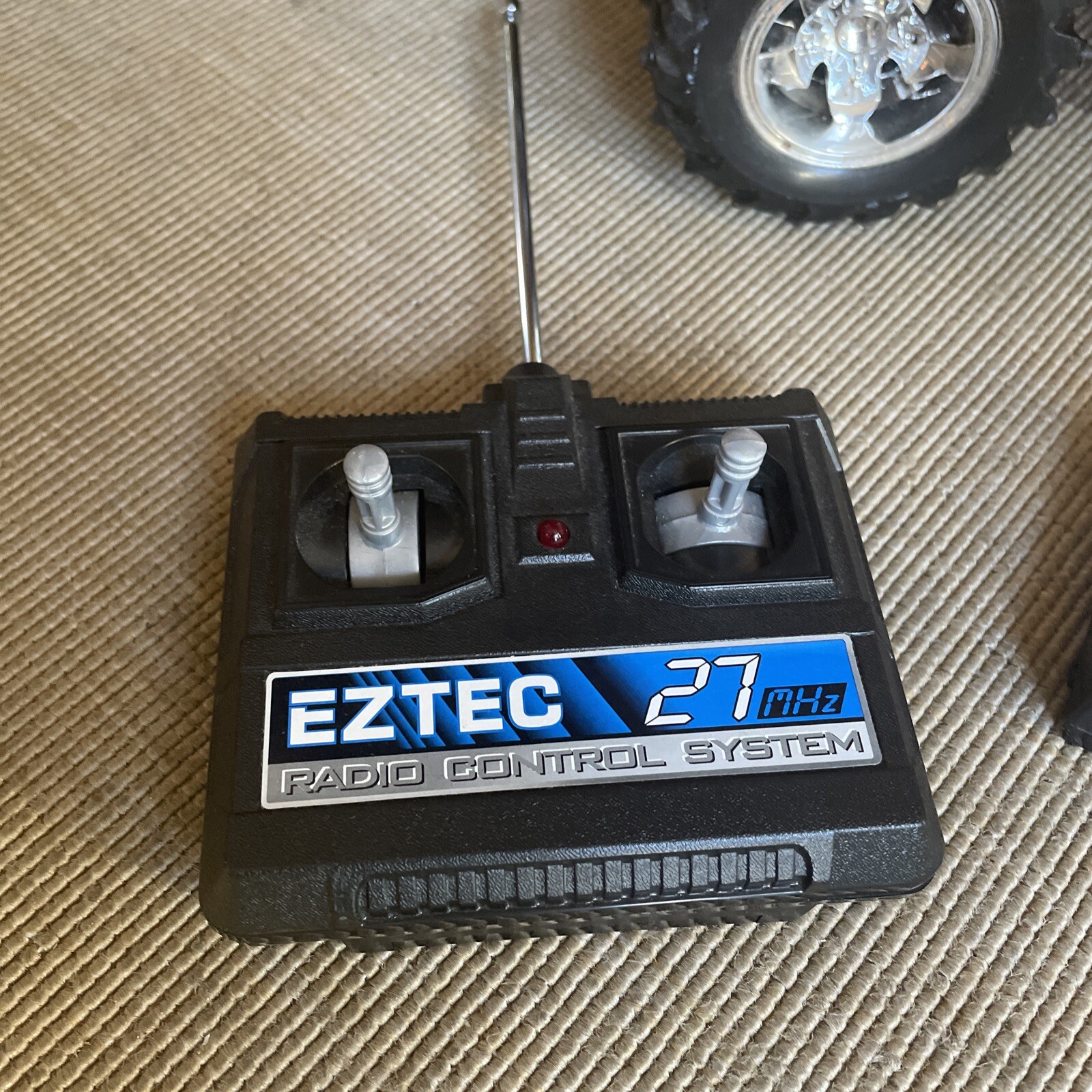 EZTEC (SCIENTIFIC TOYS LTD) HUMVEE AM GENERAL RADIO 27.145 MHz CONTROL