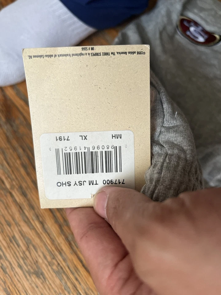 Nuevo Nuevo Con Etiquetas Pantalones Cortos Grises Adidas NFL San Francisco 49ers Niners Años 90 De Colección Foto 2 de 4