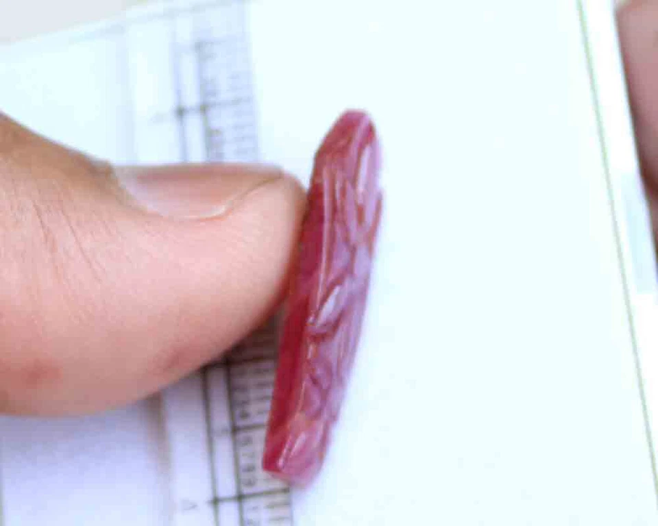 13.00 Ct Natural African Ruby Loose Gemstone 11.5*27 mm Carved Leaf 1 Pcs - Image 3 of 4