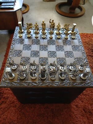Vintage Schachbrett 46 cm qm, verziert, Kunst & Dekoration Messingguss & Chrom Spieler
