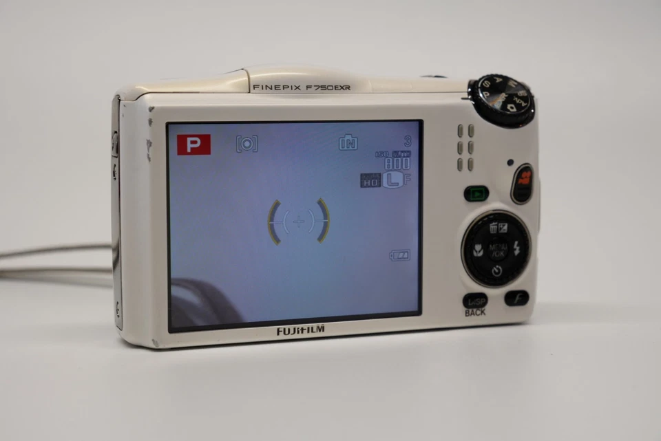 Fujifilm Finepix F750 EXR 16MP CMOS 20x Zoom, JPEG und Raw - Bild 4 von 4