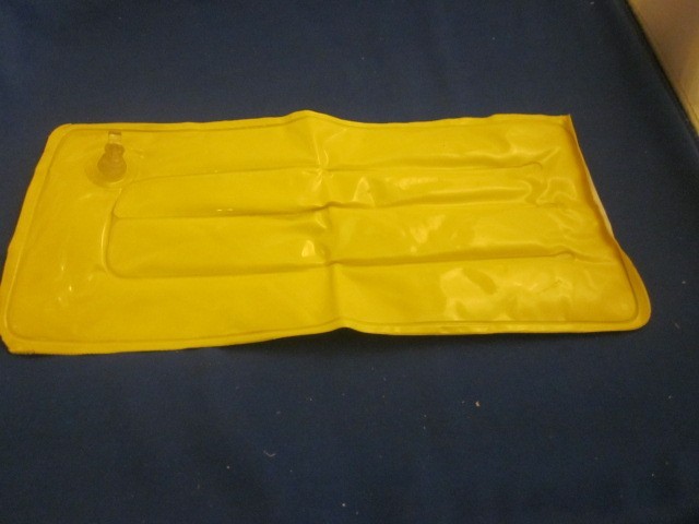 Colchón de aire plástico flotador piscina balsa inflable Barbie vintage 11" x 5" AMARILLO