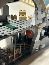 LEGO Lord of the Rings: Attack On Weathertop 9472 - 90% complete- box and figs!