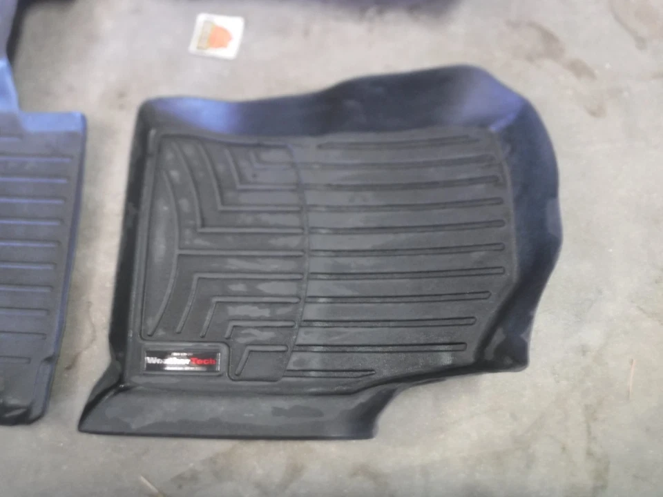 96-02 Toyota 4Runner WeatherTech Floor Mat Set 3rd Gen - Image 3 of 4