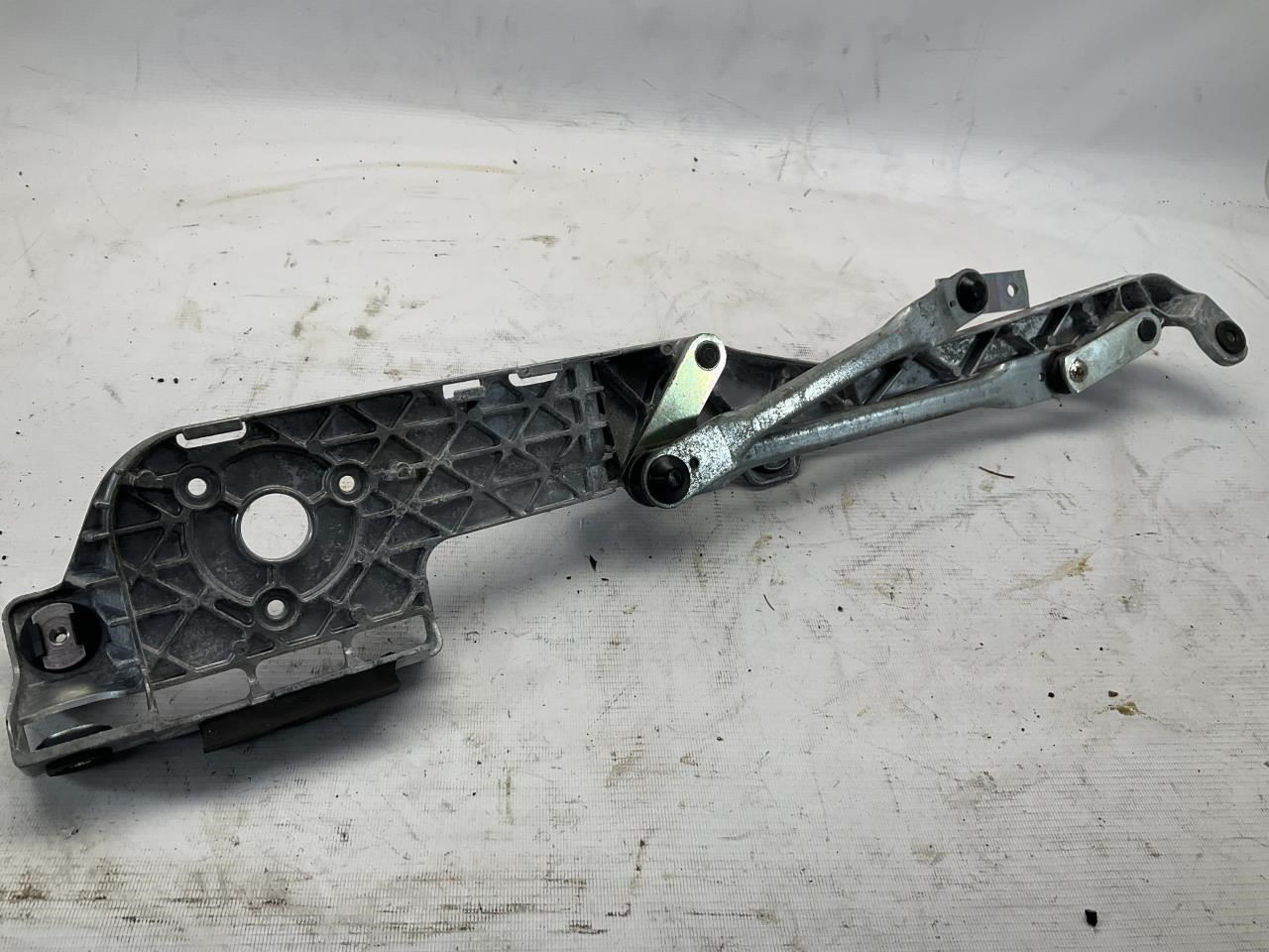 McLaren GT 2020-2023 Front Wiper linkage