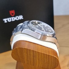 TUDOR Ranger 39mm M79950-0001 with Box & Papers plus half-link 8