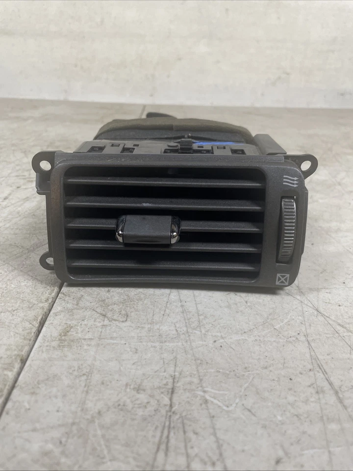 Lexus UCF30L LS430 LS 430 OE 2001-2006 tablero delantero derecho aire acondicionado ventilación 555644-0050 Foto 2 de 4