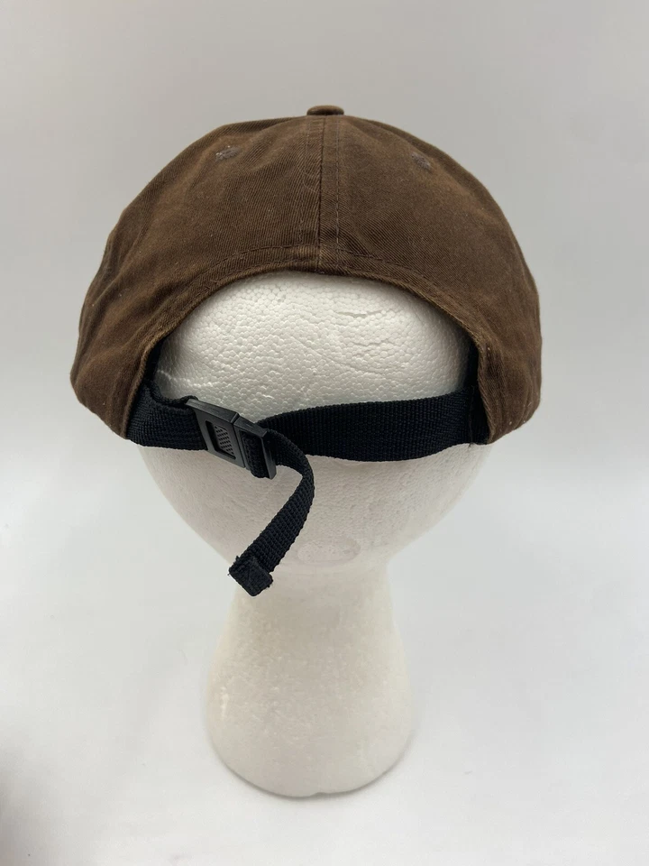 Sombrero con tirantes de 6 paneles marrón de diez centavos con logotipo amarillo Foto 3 de 4