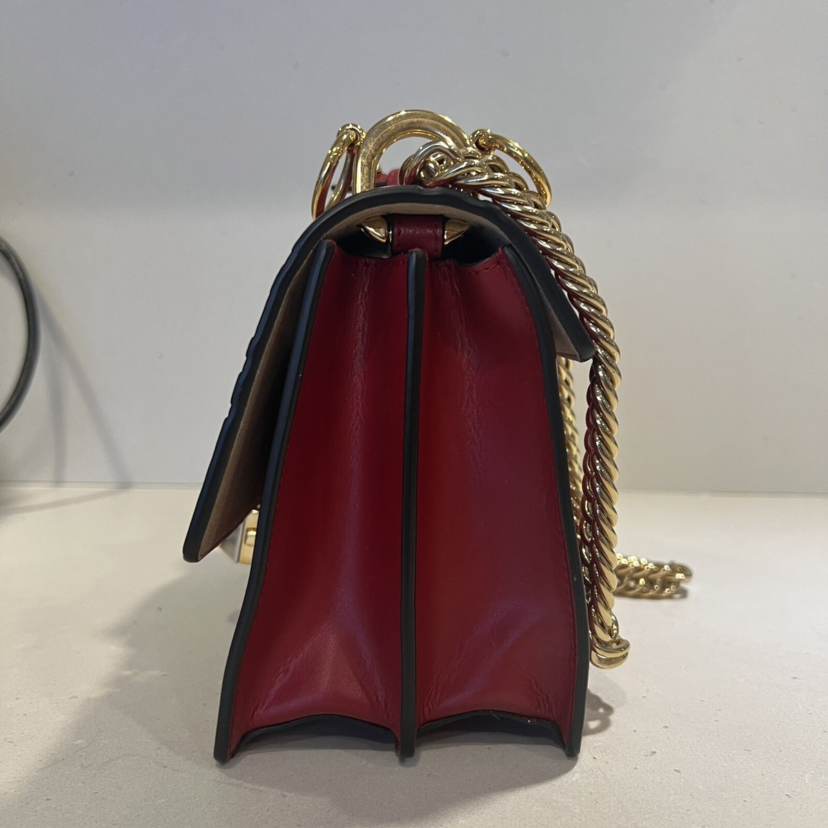 ★送料込★FENDI Kan I クロスボディ バッグ Fendi Kan I Bag Zucca Embossed Leather Crossbody - Small Red