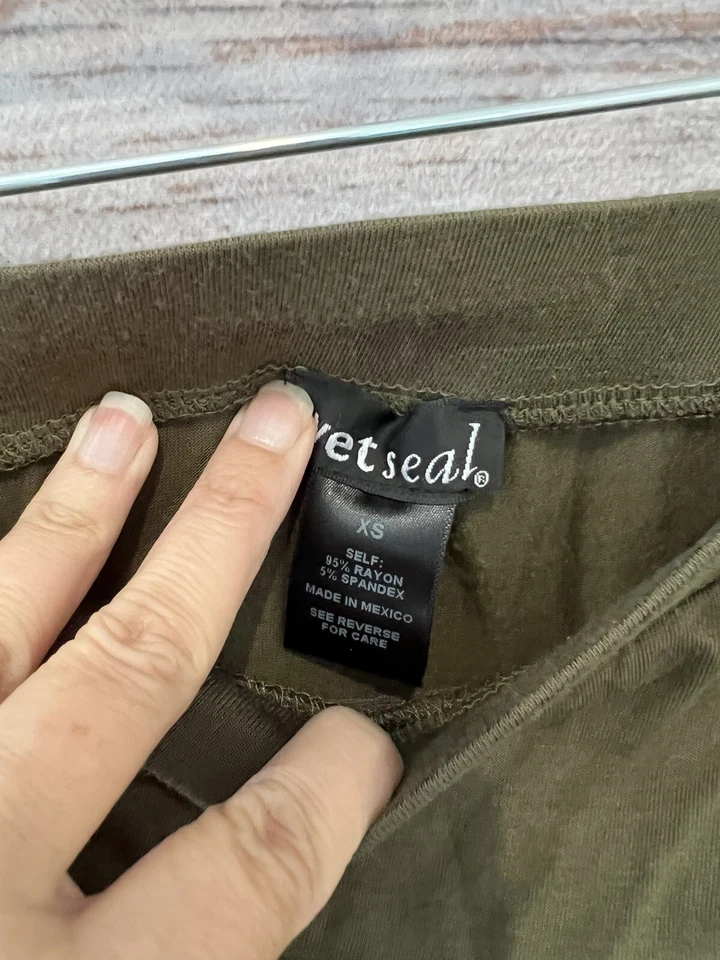 Wet Seal Green Skirt Elastic Waist Asymmetrical STRETCH Gather Junior's Size XS - Image 2 of 4