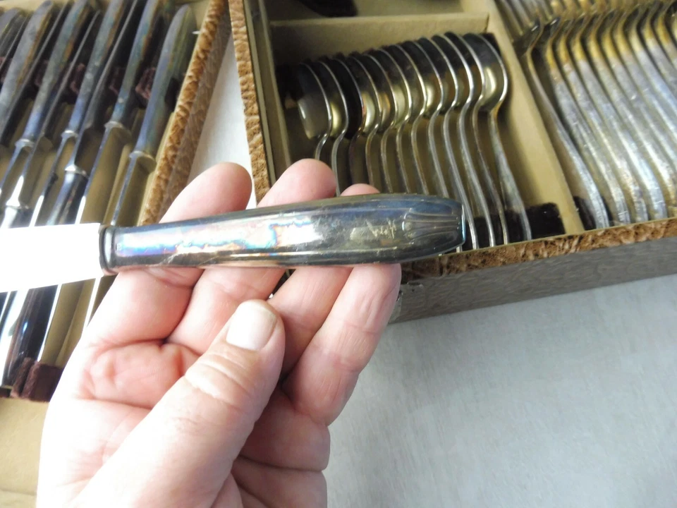 Ancienne valise / ménagère, en métal argenté, Apollo 84, 49 pièces - Photo 4/4