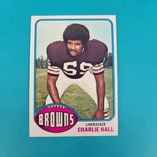 1976 Topps #496 Charlie Hall Cleveland Browns FOOTBALL Card 2C