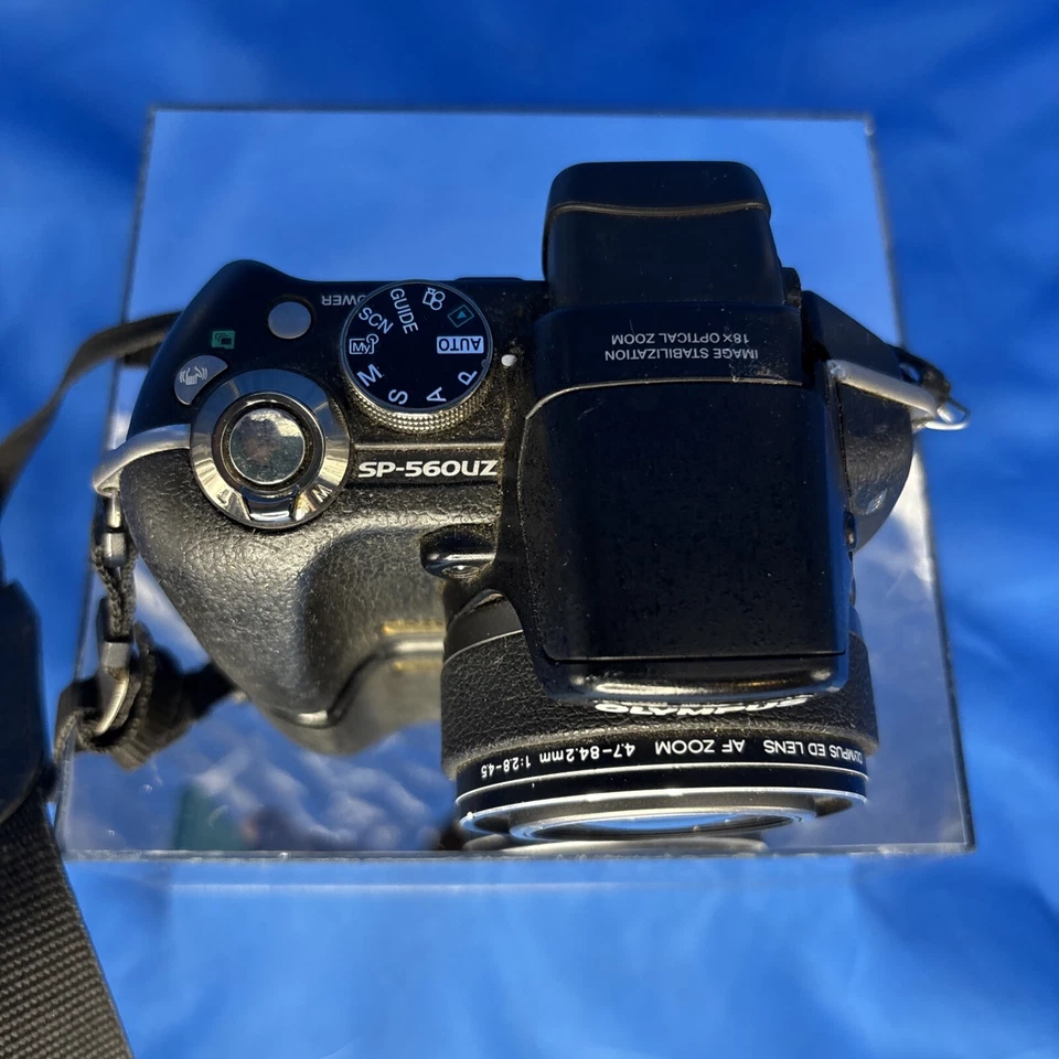 Olympus SP-560UZ 8.0MP Digital Camera 18x Optical Zoom Not Working For Parts - Image 2 of 4