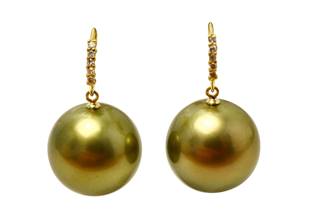 Pistachio pearl earrings deals