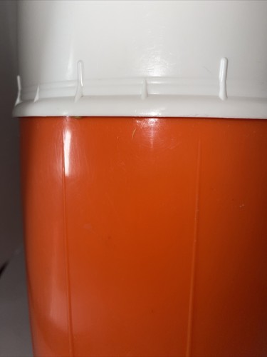 Vintage Bee Plastics 2 Gallon Picnic Jug•Water Cooler•Spigot•Handle•Orange/White - Picture 8 of 10