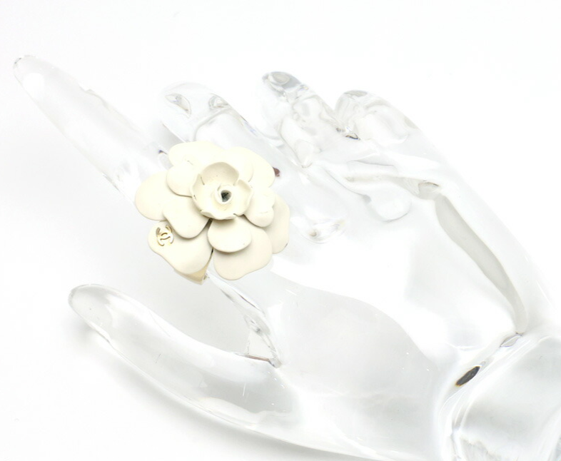 CHANEL ホワイトローズリング Rare! Authentic Chanel Flower 18k White Gold Diamond Large Ring