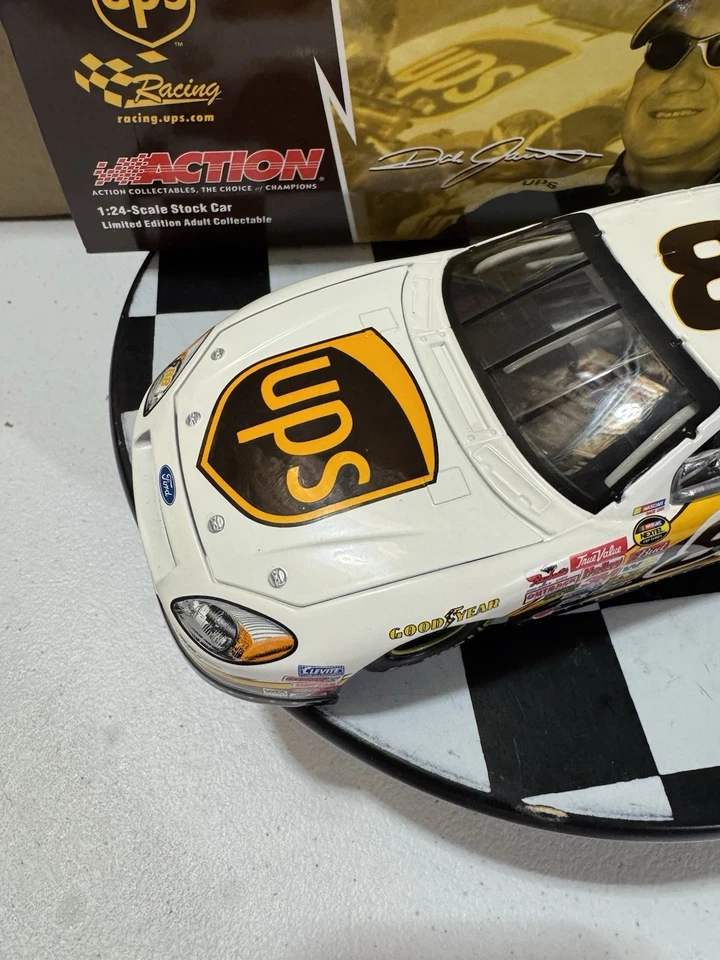 Dale Jarrett #88 UPS Nextel temporada inaugural revendedor exclusivo 1/24 fundido - Imagem 3 de 4