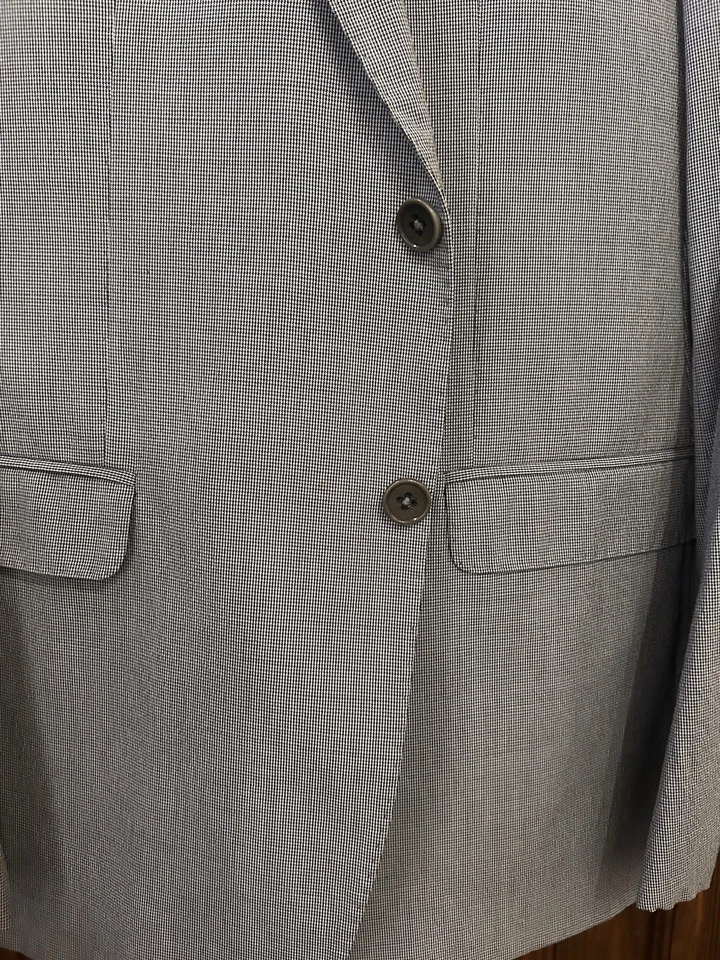 Armani Collezioni M Line Full 2 Piece Suit Light Gray Men  / Sz: 44 MSRP: 1,695$ - Image 4 of 4