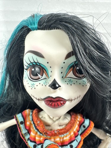 Monster High Scarnival Skelita Calaveras Doll Purse - Picture 3 of 9