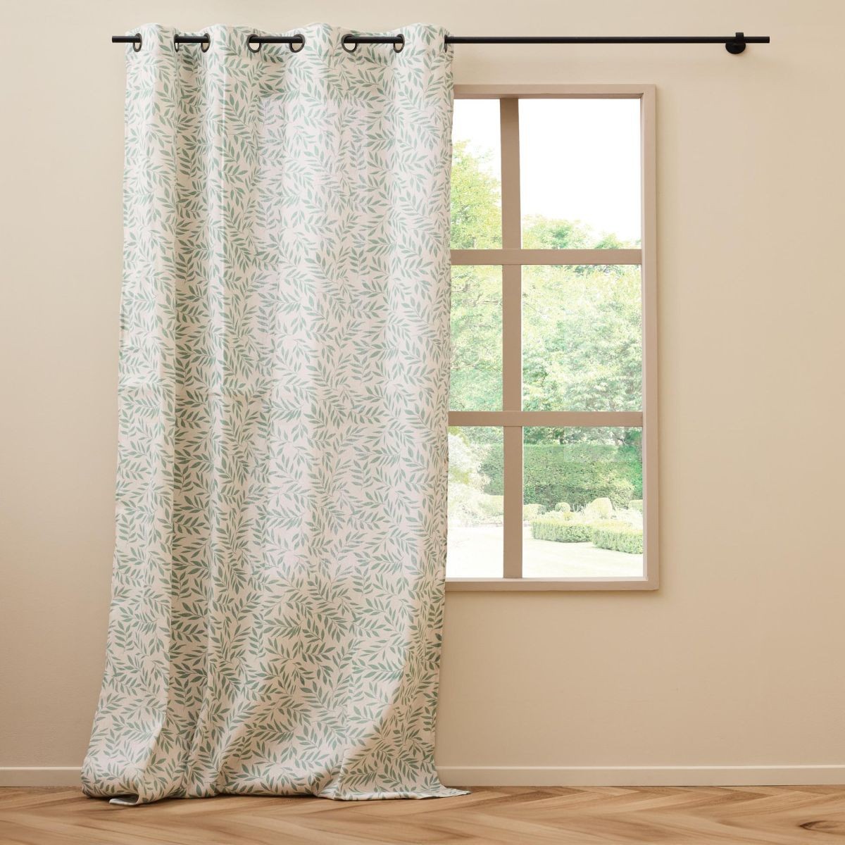 Rideau à œillets vert sauge Naya 140x280cm pour bloquer le vis-à-vis sans perdre de lumière