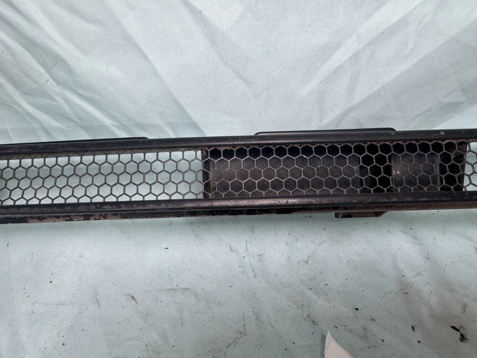 87-90 Nissan Pulsar NX N13 Grelha de Capô Frontal OEM Painel de Acabamento de Grelha de Estoque - Imagem 4 de 4