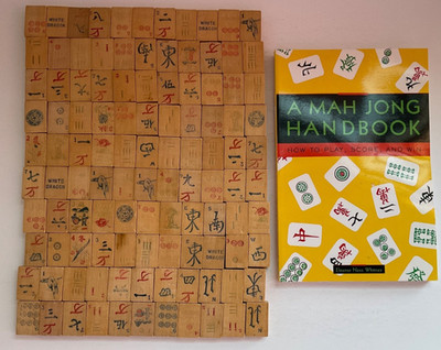 Vintage 1960 Set Mah Jongg tiles Wooden & A Mah Jong Handbook 110 pcs