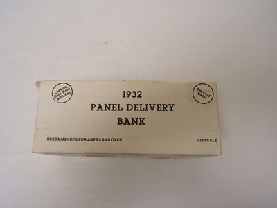 MIB ERTL 1932 Panel Delivery Bank 1:25 scale 75th Anniversary S Clyde Weaver 