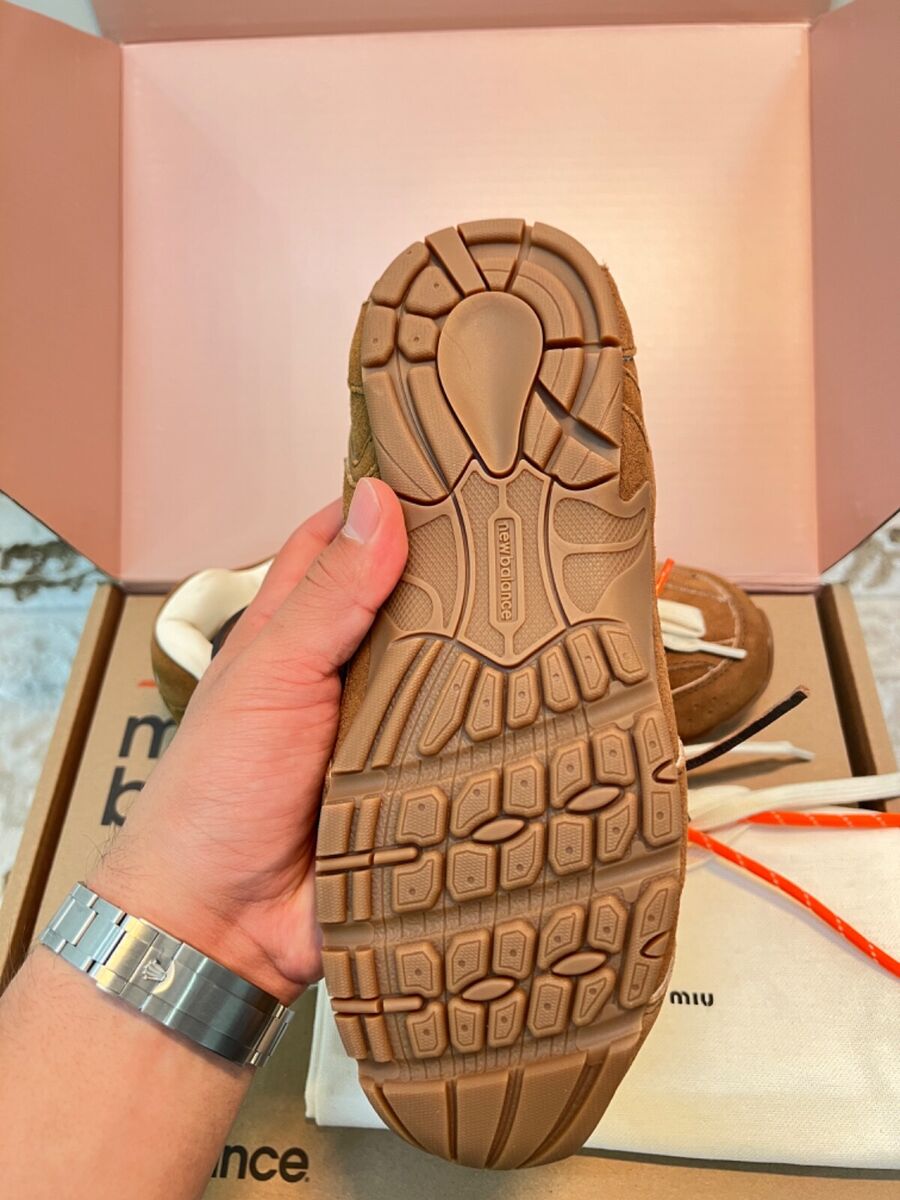 New Balance X Miu Miu 530 Suede Sneakers - Size 38 EU (8 US New Balance X Miu Miu 530 Suede Sneakers - Size 38 EU (8 US