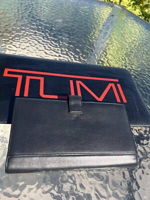 【良品】TUMI　パスポート　ウォレット 　ブラックレザー NWT Tumi Modernist Black Leather Ultimate Travel Organizer