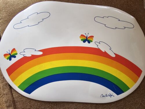 Vtg Cala Di Volpe Placement Rainbows Butterflies Oval Vinyl Retro 17x11 1/2" - Imagen 1 de 7
