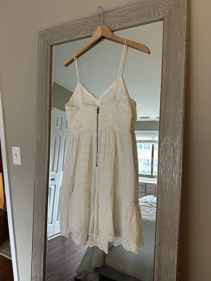 Alice + Olivia 白色孔眼迷你连衣裙无袖 S 码 — 第 3/4 张图片