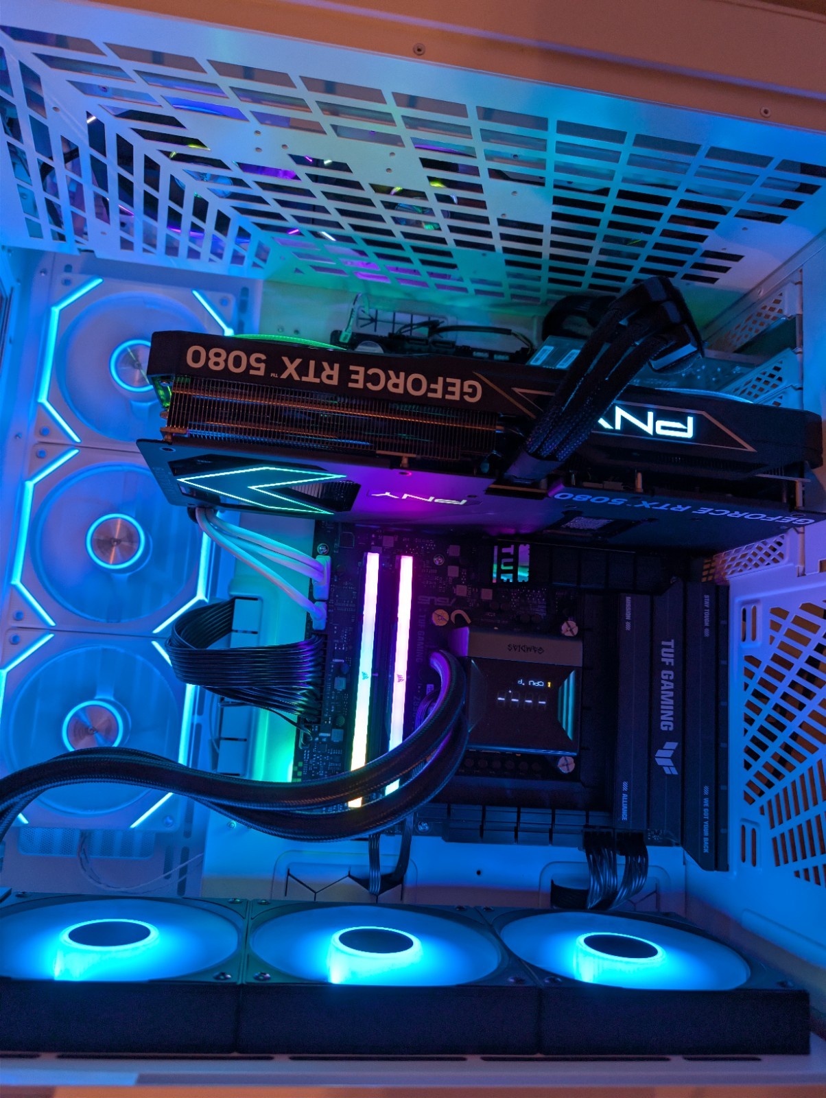 PNY GeForce RTX 5080 16GB GDDR7 OC Epic-X RGB Graphics Card -Excellent Condition image 2