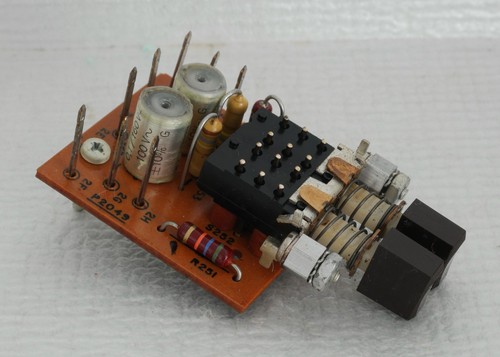 Fisher 390 Receiver Part : Muting/Monitor Pushbutton Switch Board - Picture 3 of 8