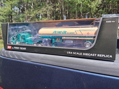 Dcp 1/64 Kenworth W900 semi Truck And propane tanker trailer Farm Toy Petro Oil