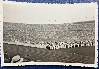 Olympiade Berlin 1936 - Privatfoto Eröffnungsfeier Fahnenparade - Bild 1 von 2