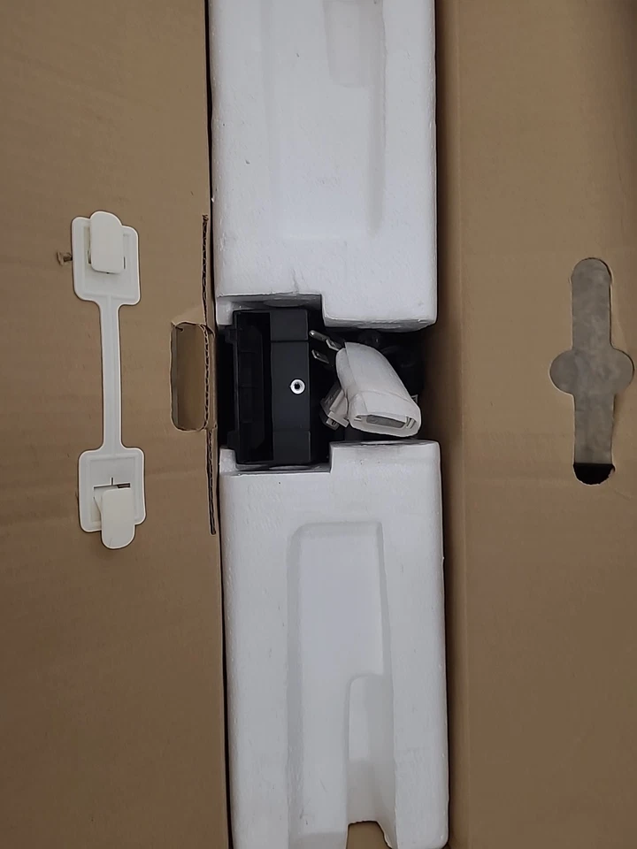 Samsung SyncMaster 220wm 22" ( TESTED) With Manuals No Bottom Stand  - Image 3 of 3