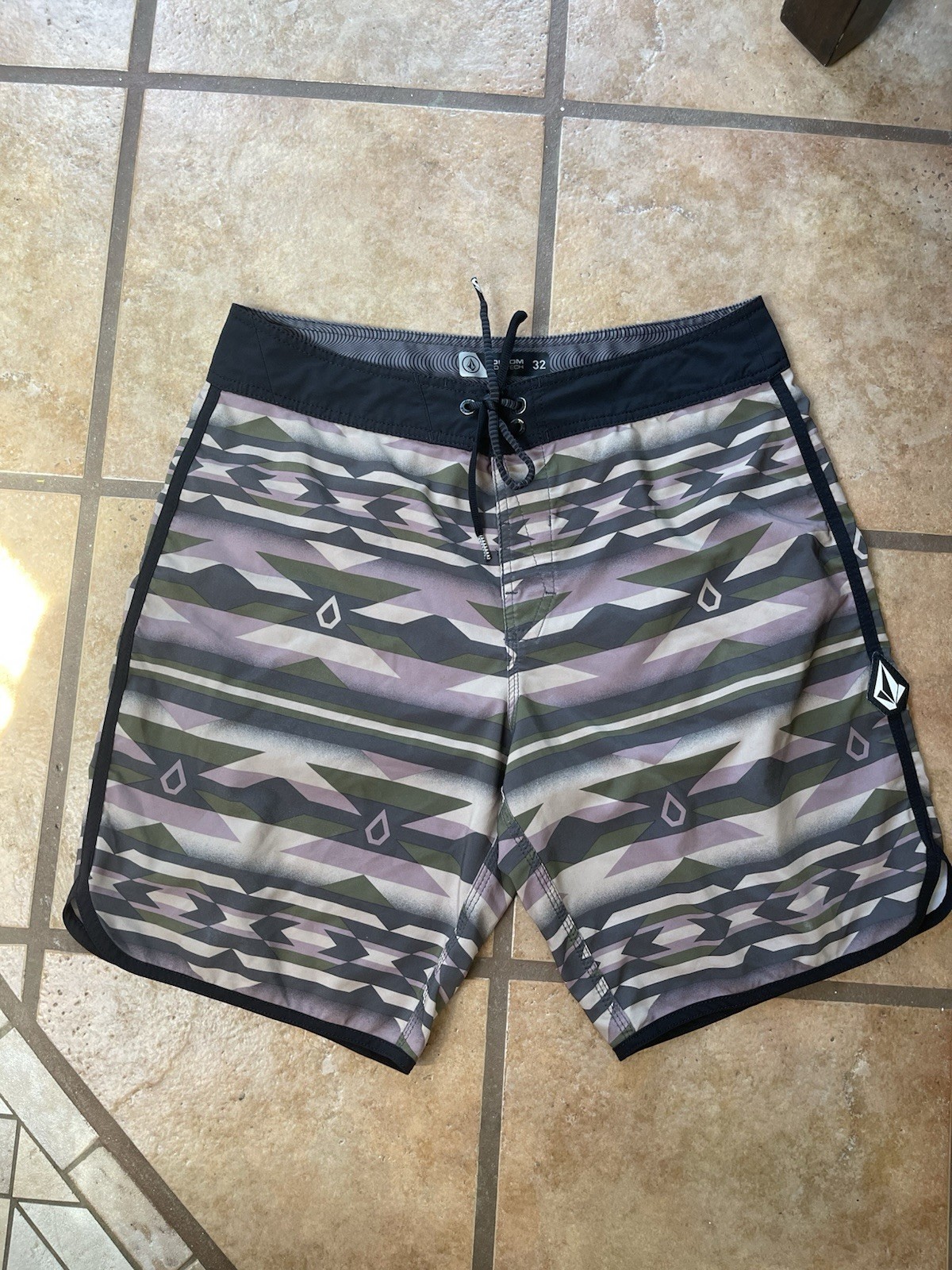 Volcom multicolored, surf-inspired, quick-dry, dr… - image 1