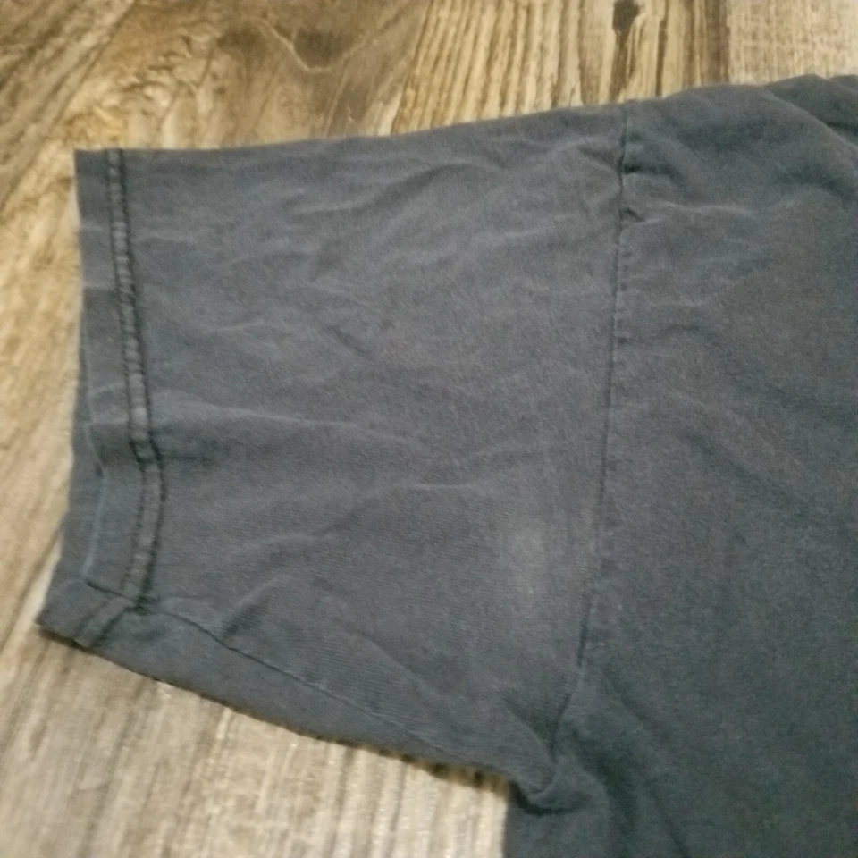 Camiseta preta anos 2000 Y2K JINX tamanho médio cotação especialista em engenharia social - Imagem 2 de 4