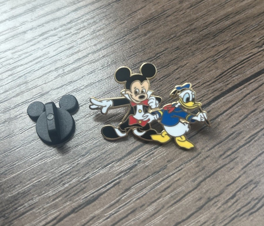 Mickey Through The Years Collection Mystery Pin Mickey Donald Disney Pin (B8)