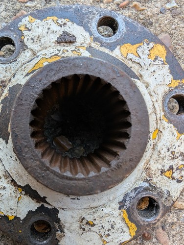 Suzuki Samurai santana Sj410 Sj413 front hub halfshaft plate/cover #6 - Picture 3 of 5